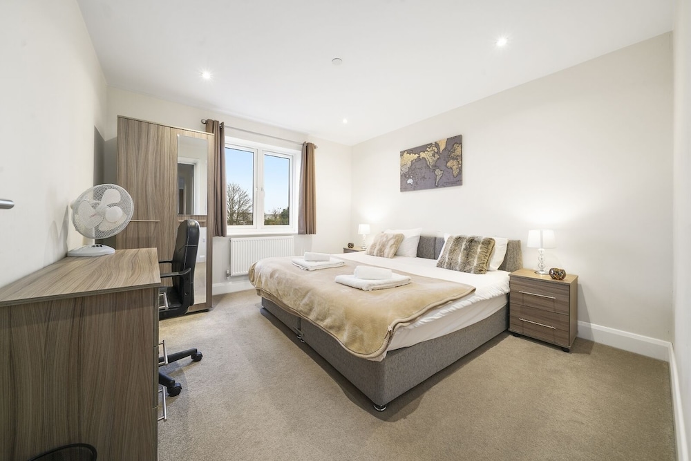 Heathrow Living Serviced Apartments by Ferndale