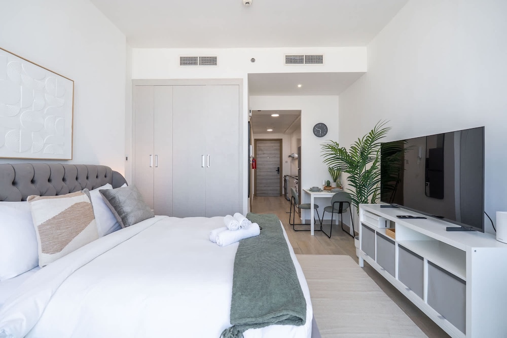 Majestic Studio in Bloom Tower C Perfect for 2
