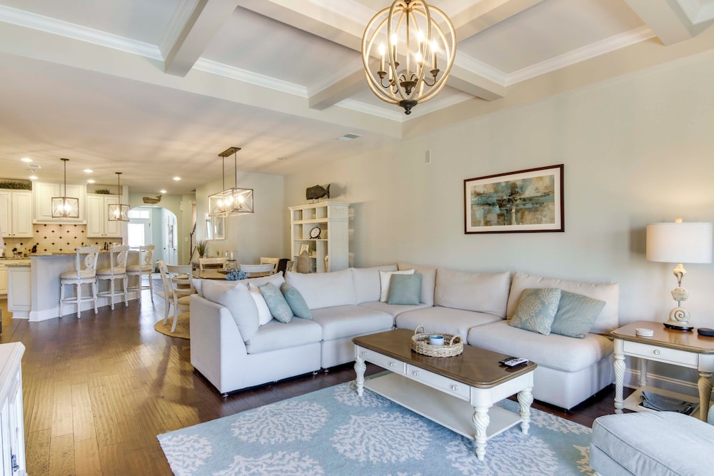 Shuttle to Beach: Ocean View Home w/ Patio