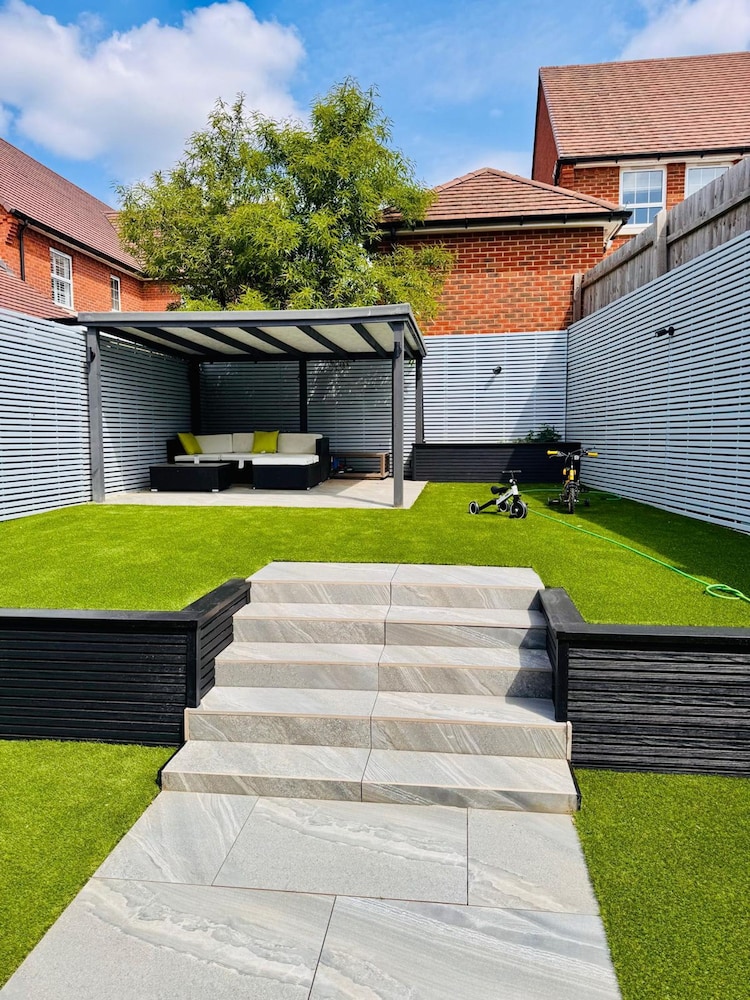 Luxurious Majestic 4 Bedroom- Free Parking