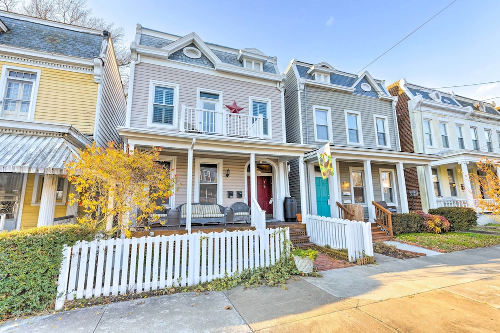 Chic Richmond Apartment w/ Private Deck and Patio! view 4