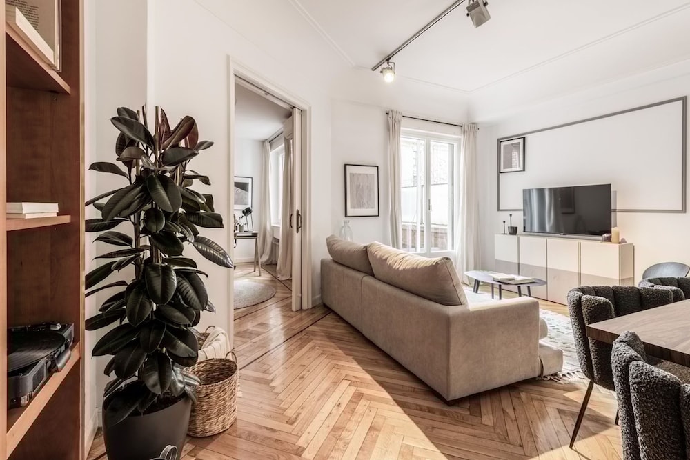 Real - 3 Bedroom and Terrace in Almagro