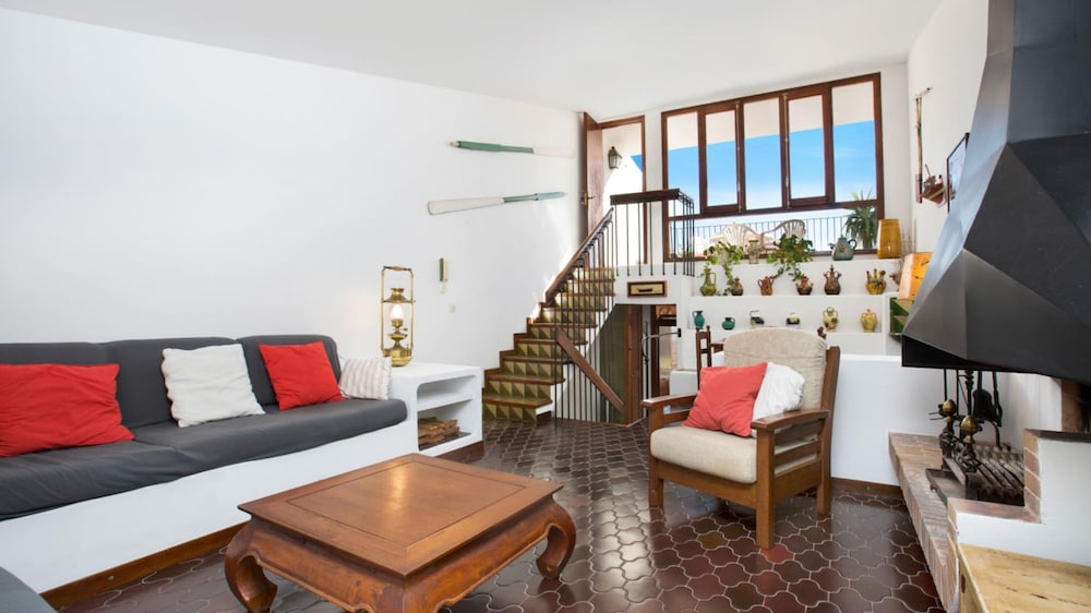 Rosamar in Llafranc With 3 Bedrooms and 2 Bathrooms