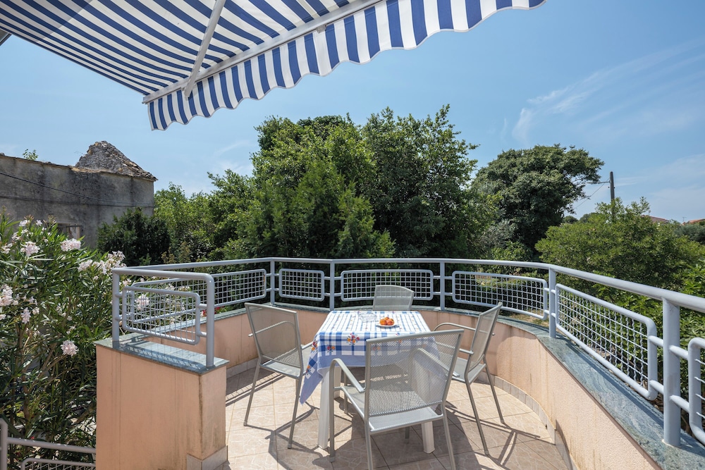Peaceful Retreat Apartments With Terrace