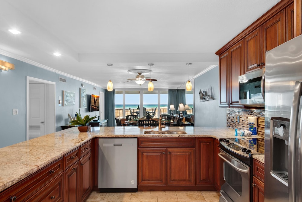 Shoreline Towers 1022