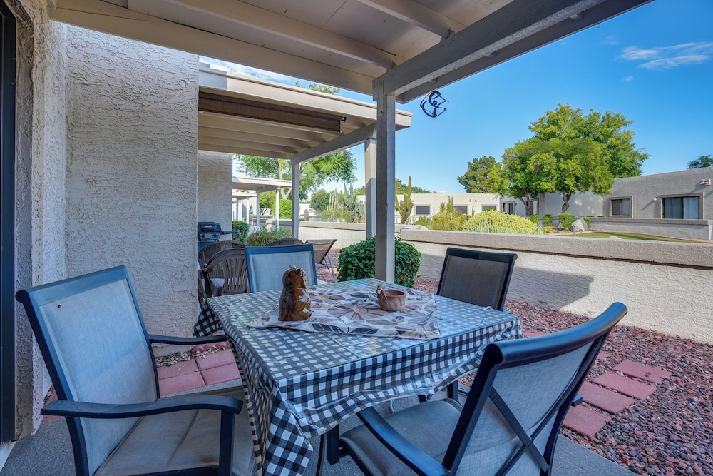 Patio + Pool Access: Golf Getaway in Peoria