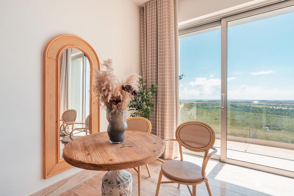 3BR 6 Guests Private Balcony Gym