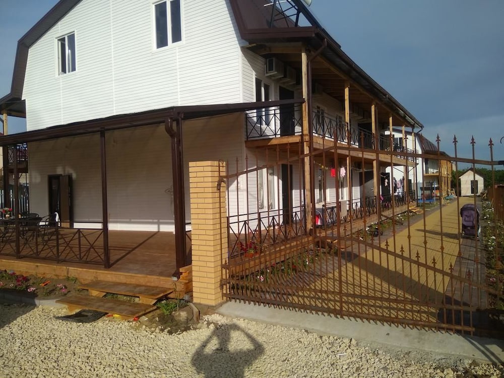 Hotel Calypso Beach Resort by Panhandle Getaways - Image 1