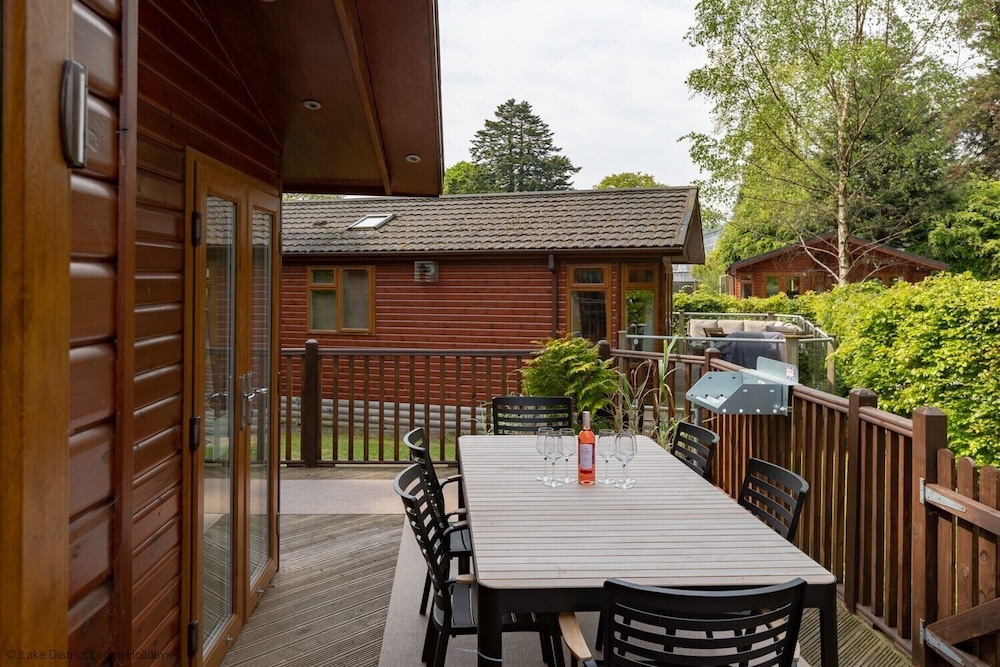 Broad Larch Lodge