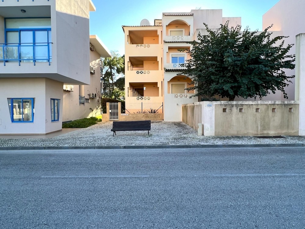 Vilamoura Elegant With Pool by Homing