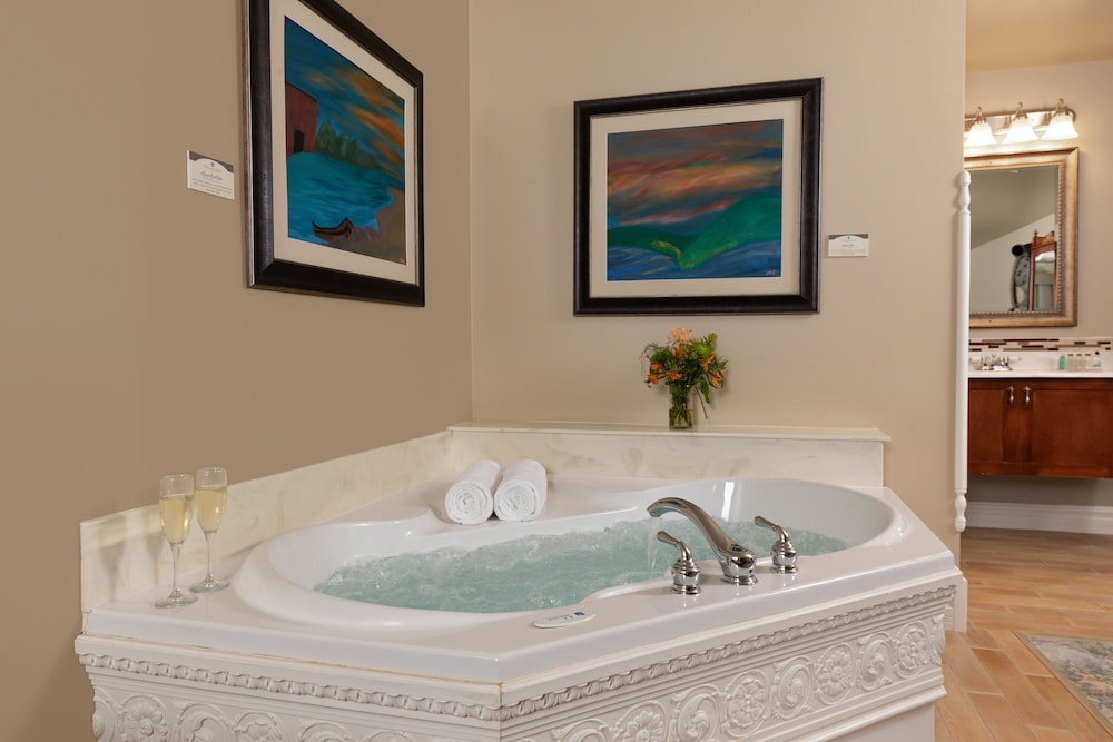 The Oakwood Inn Okoboji - Adults Only