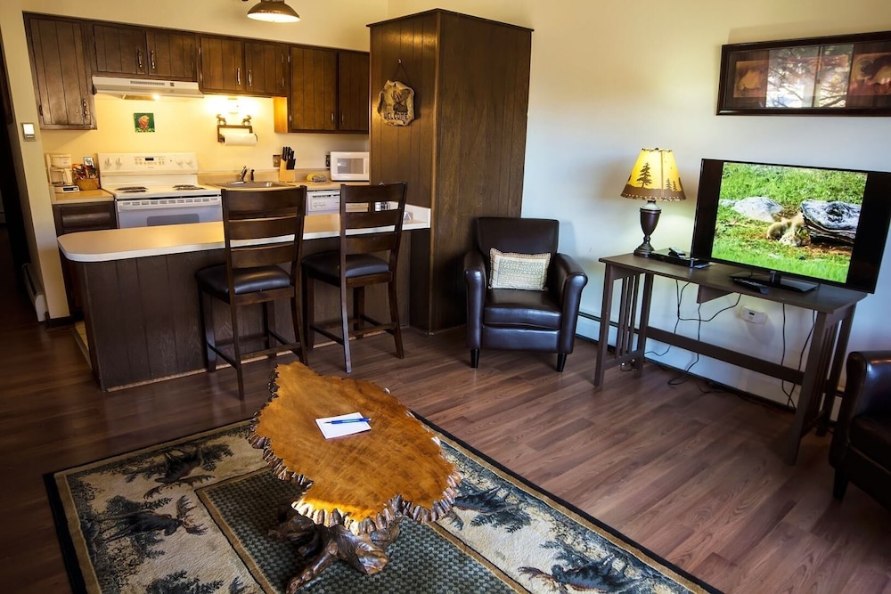 Elkhorn One Bedroom Condo with River View from Deck and Walking Distance to Estes Park - 3262 by RedAwning - Property Image 7