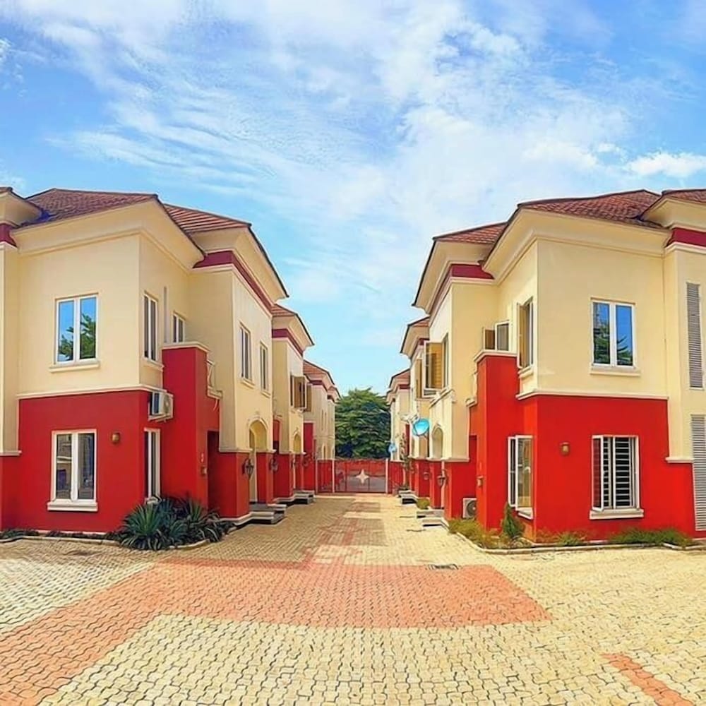 La Nice Apartment and Suites