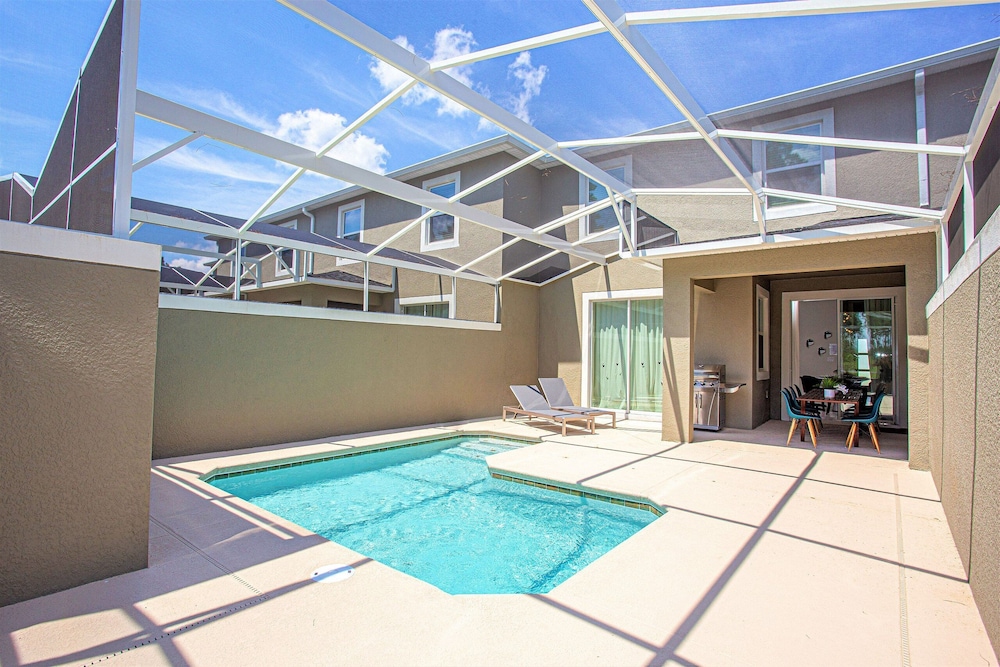 396 - 4bd/3ba Luxurious Homechampions Gate Resort