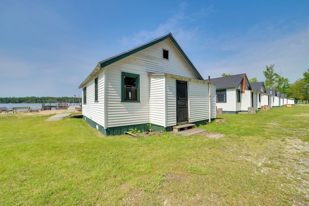 Beach & Dock Access: Upper Peninsula Cabin Retreat
