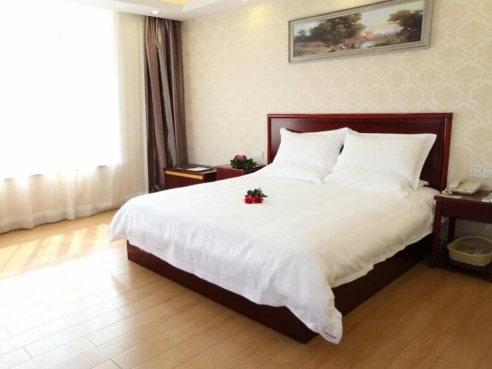 GreenTree Business Inn HuiZhou South Railway Station DanShui RenMin Road Business Hotel