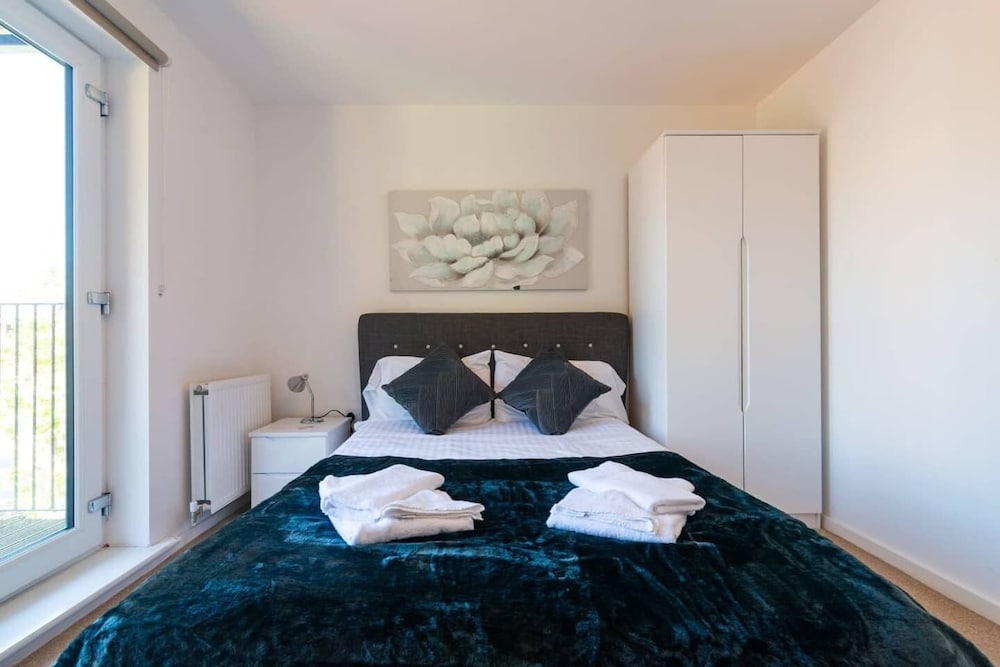 Executive City Apartment -Near Greengate view 3