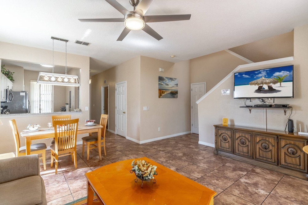 402 Regal Palms