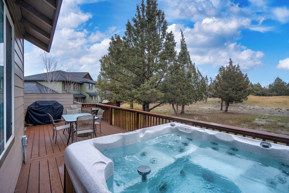 Oasis on the Green of Eagle Crest