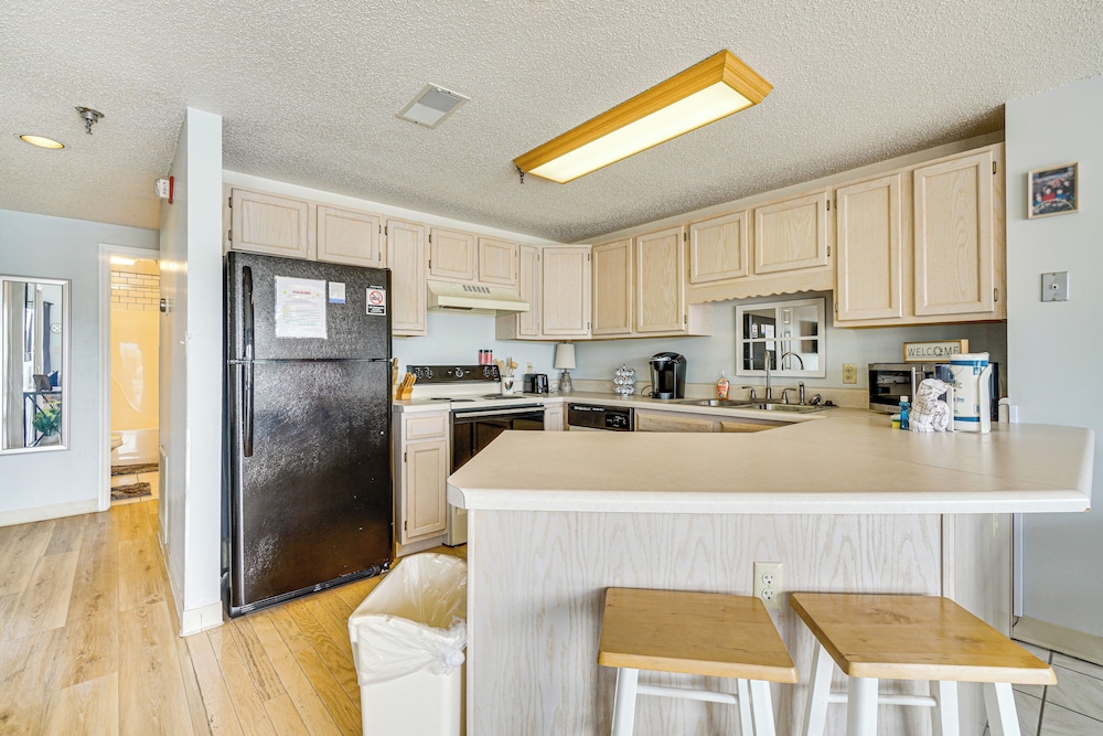 1 Mi to The Island in Pigeon Forge: Condo w/ Pools