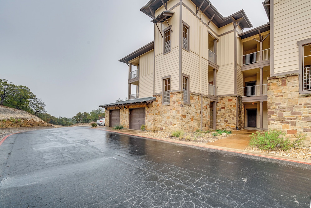 Jonestown Condo on Lake Travis w/ 2 Balconies! - Property Image 17