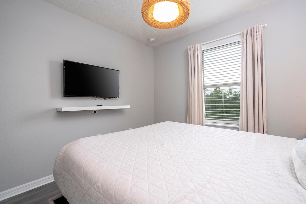 8822 GC - Fabulous 5BR Townhome: Pet Friendly