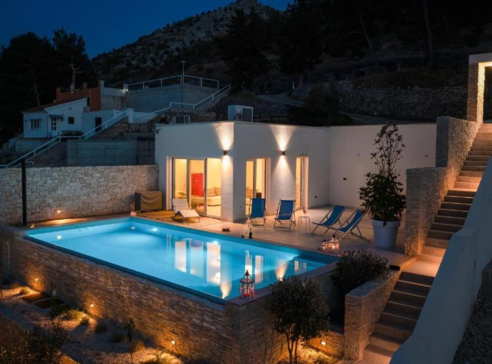 Modern Villa With Pool Nancy