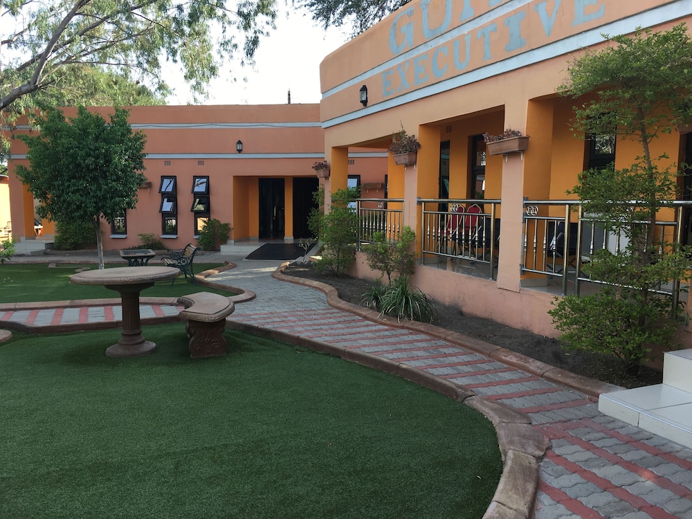 Gumare Executive Lodge