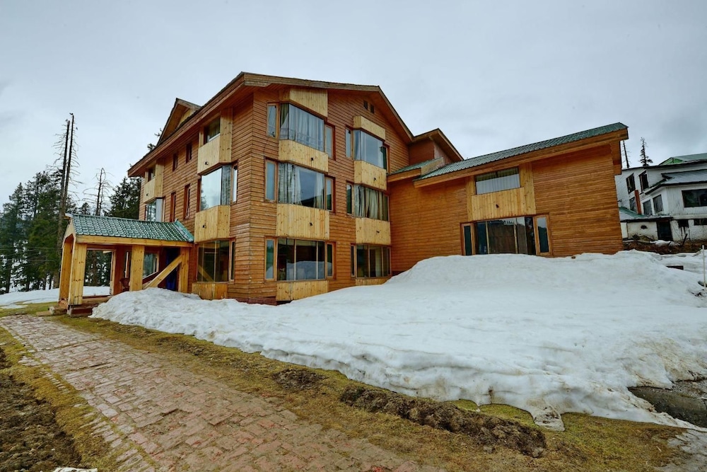 Hotel Pine Palace Resort