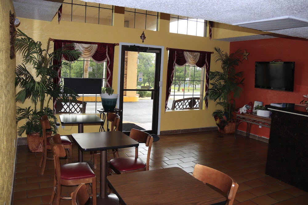 Chaparral Motel view 4