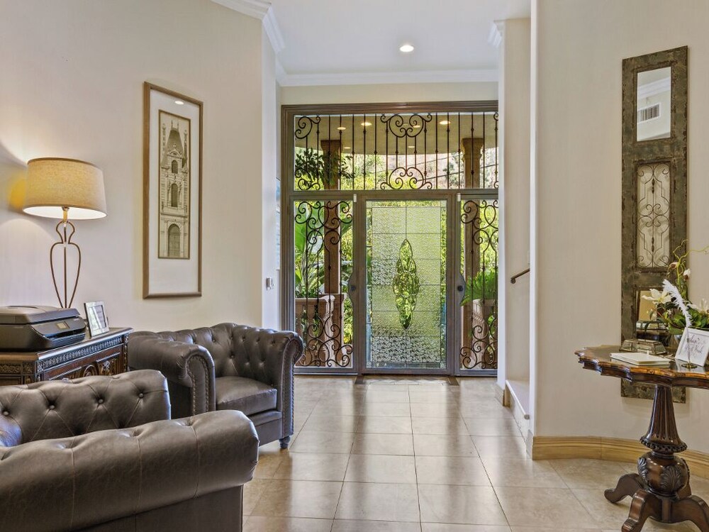 Robmar Mansion - Beverly Hills Mediterranean Estate With Pool & Sport Court
