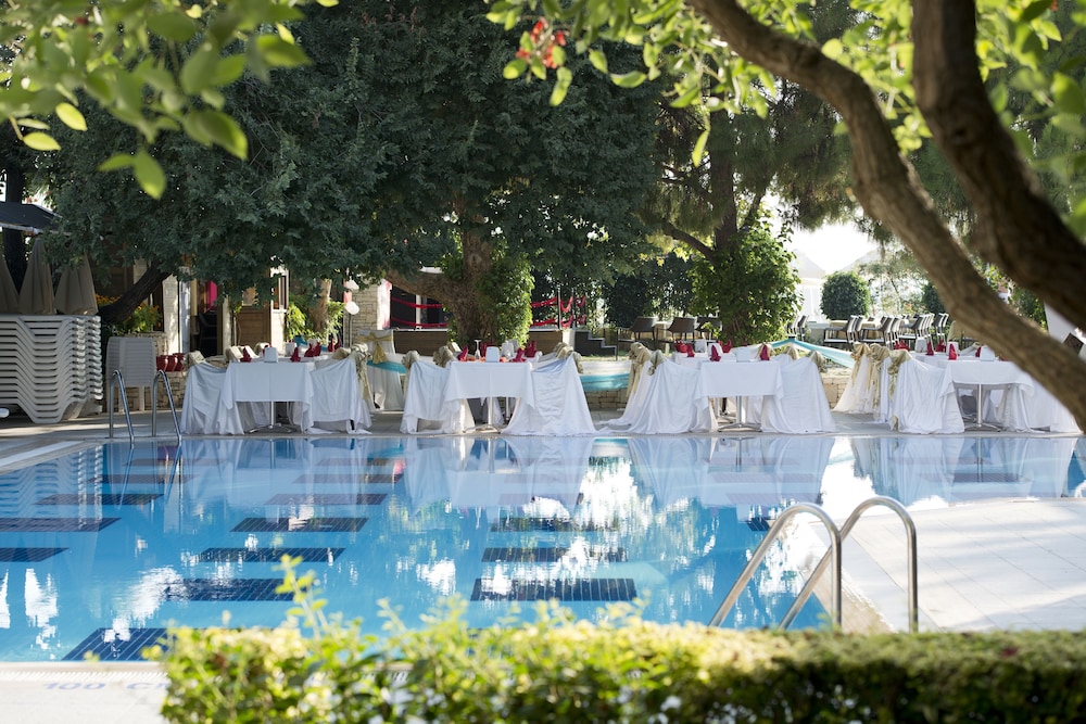Trendy Side Beach (Adults Only, 16+)