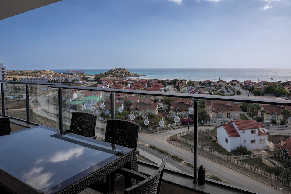 Caesar Blue Seaside Luxury Apartments