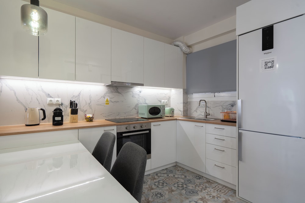Luxury Comfort in Pagrati - 5 min to Varnava Square