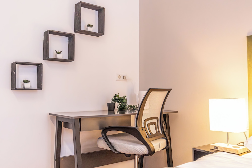 3 Apartments For 16 Near Lugner