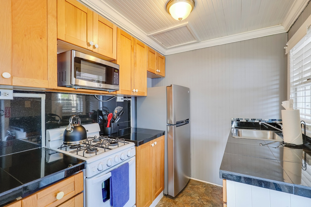 Shared Pool & Backyard: Small & Cozy Guest House