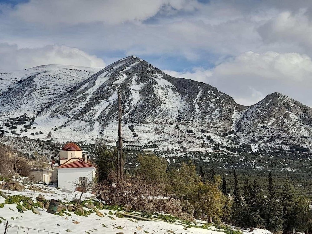 Mylopetra Four Seasons Traditional House