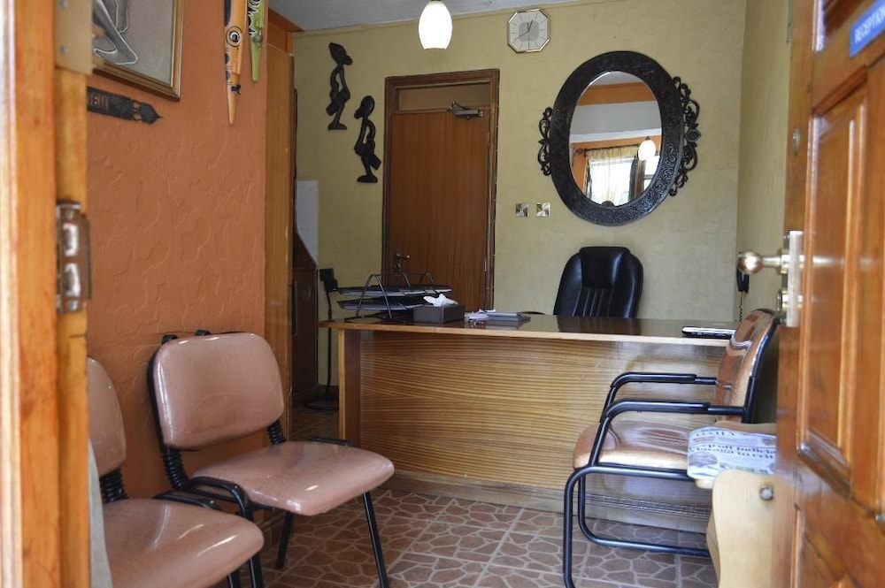 Samra Court