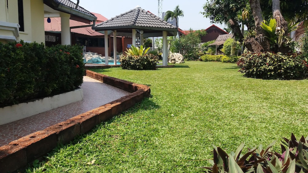 Baan Laksee Pool Villa