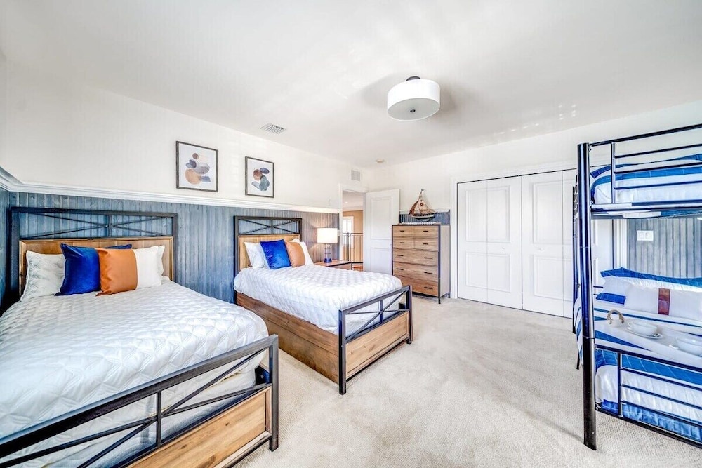 5 Bedroom Luxury Home, Minutes to Las Olas, Shops & Beach