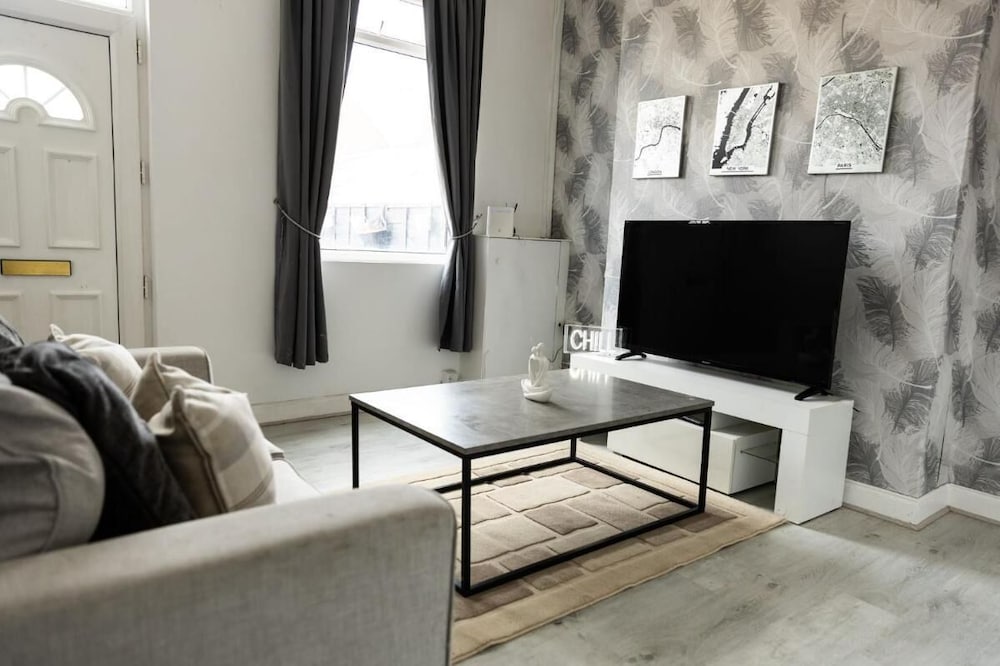 2 Bedroom Cossy Detached Property