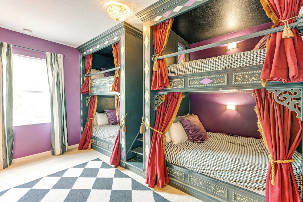 Themed Rooms, Pool & More! Custom Davenport Villa
