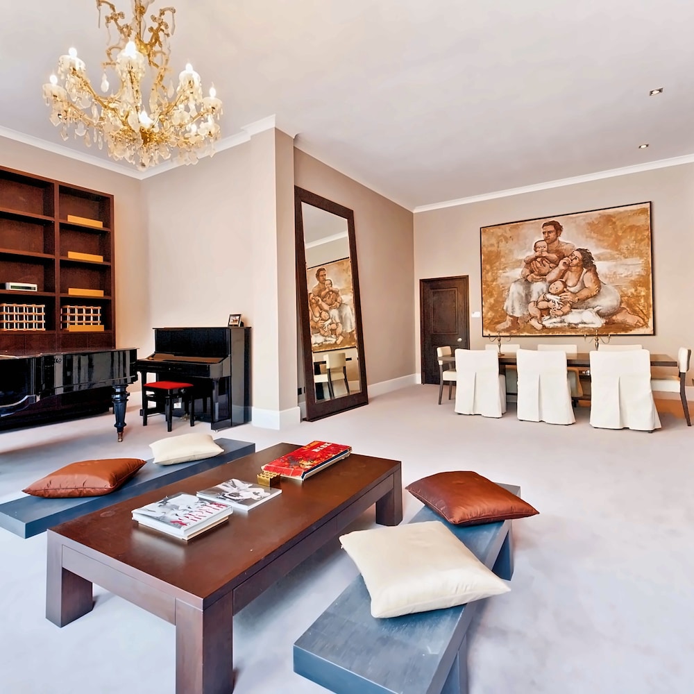 3 Bedroom Apartment Knightsbridge view 2