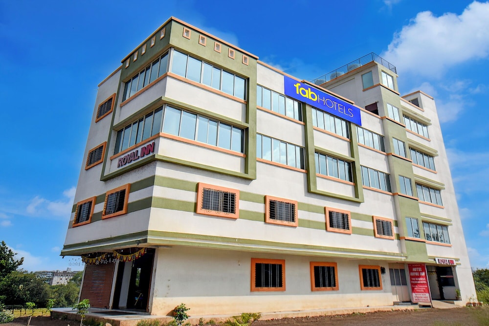FabHotel Royal Inn Dehu