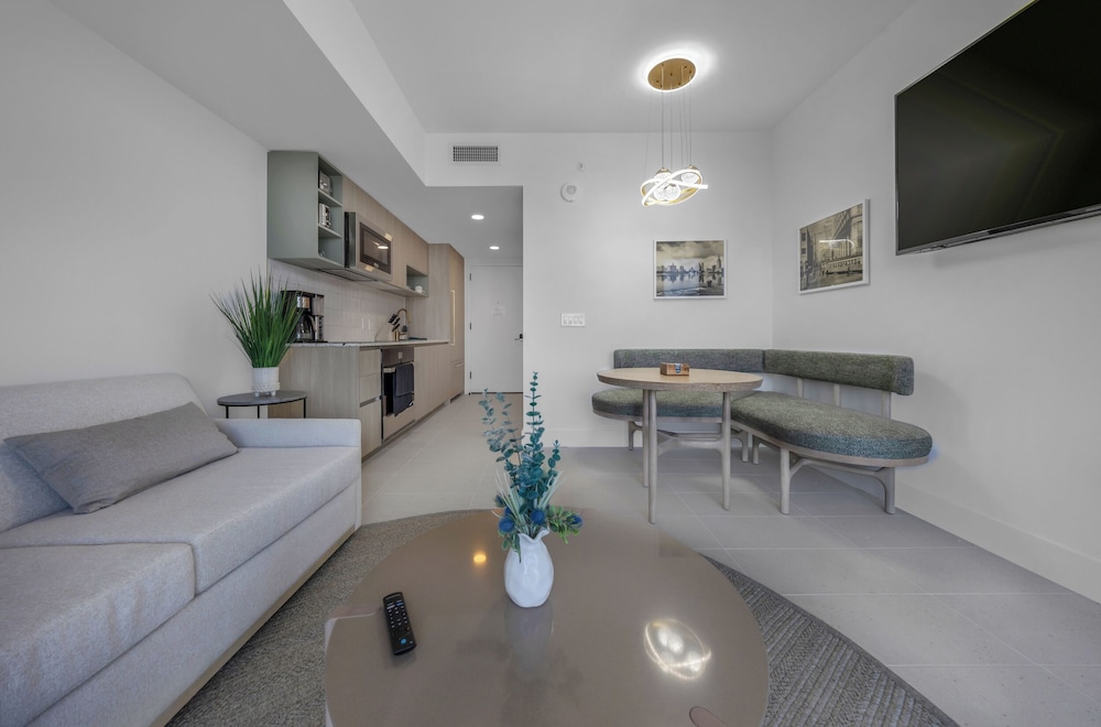 DTW Miami Luxury 1BR with Urban Views