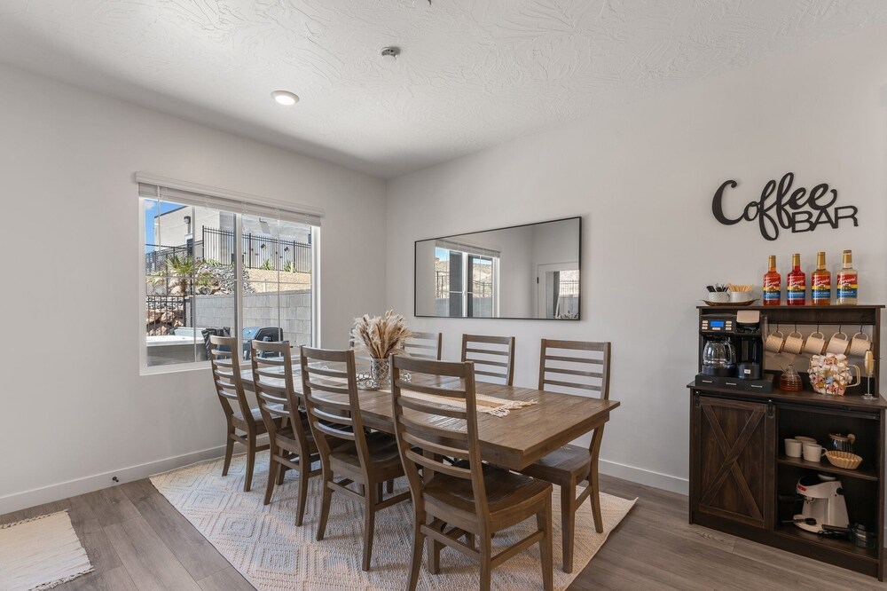 Popular Poolside Retreat 4 Bedroom Townhouse
