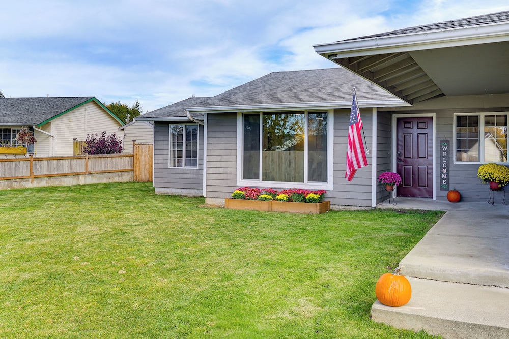 Explore Camano Island Beaches! Family Home w/ Yard