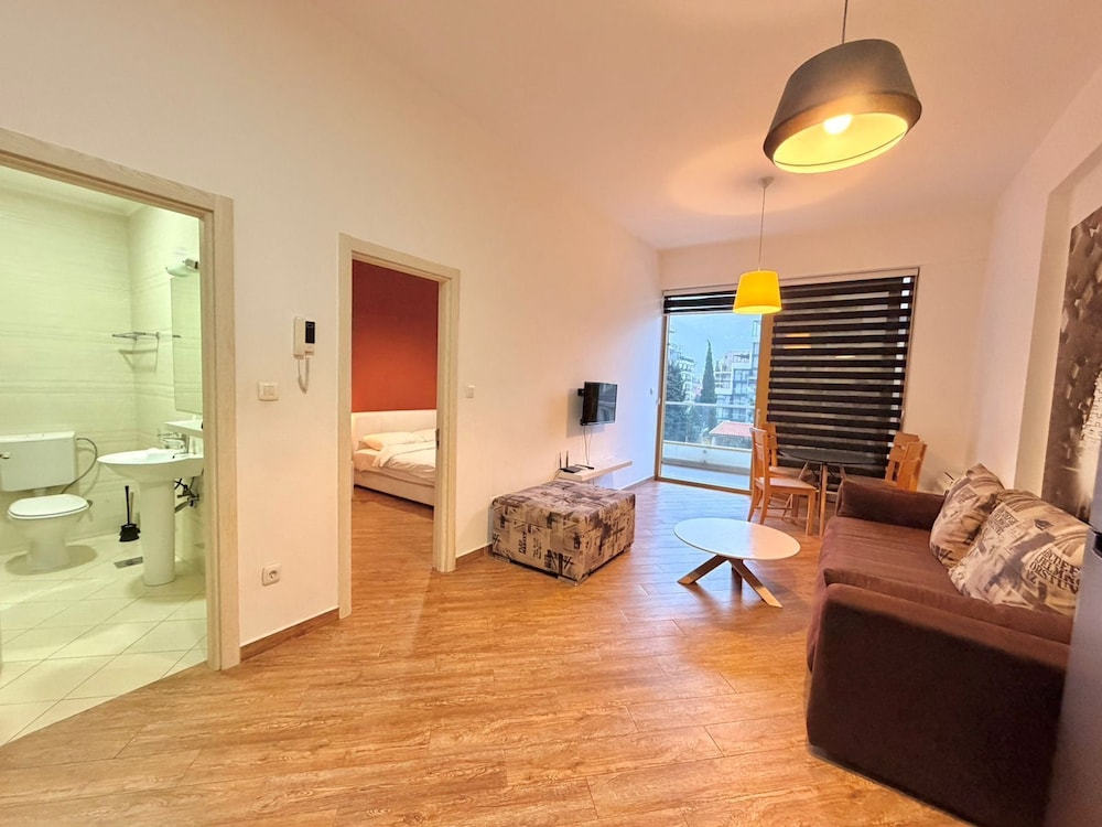 Orange Central Suites