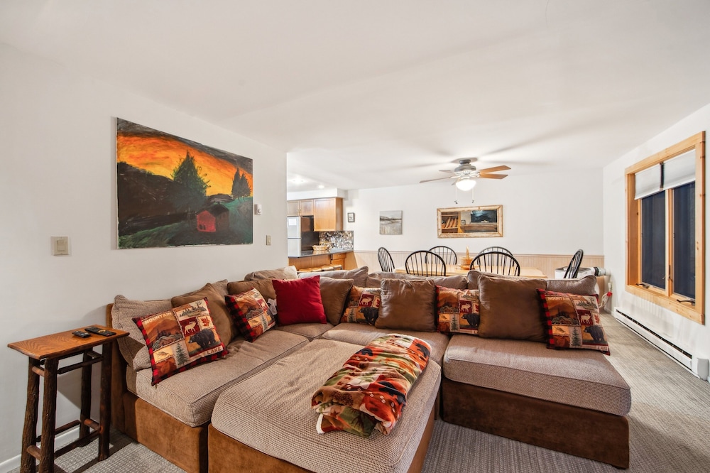 Hudson 76i - A Stylish Mountain Retreat 2 Bedroom Townhouse by The Summit at Gore Mountain