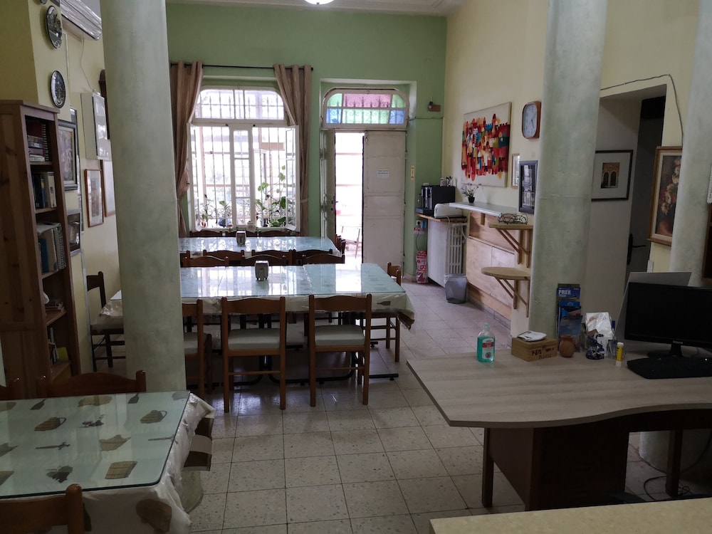 Allenby 2 Bed & Breakfast